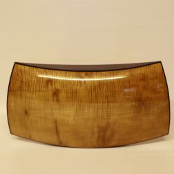 Ahornholz, Palisanderholz mit sehr feiner Schellackpolitur