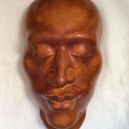 Der Gedanke (Ahornholz geschnitzt, Ballenmattierung mit Schellack)