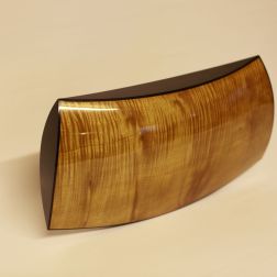 Ahornholz, Palisanderholz mit sehr feiner Schellackpolitur