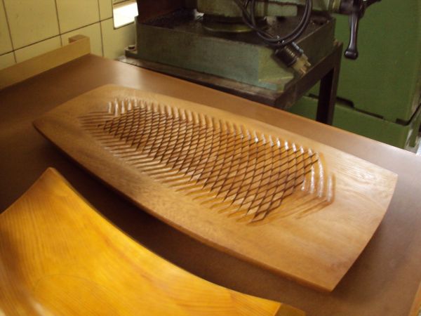 Nussbaumholz mit Schellackpolitur